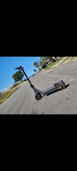 G2 electric scooter