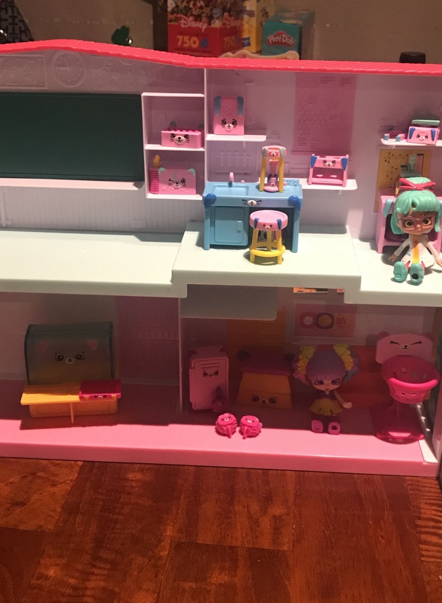 Shopkins HappyVille High School