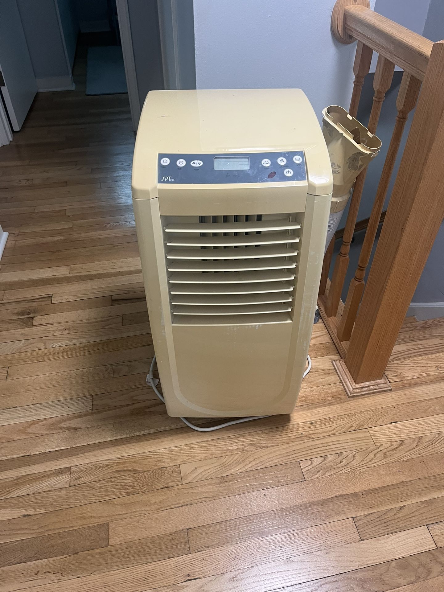 Sunpentown  WA9010E 9,000 BTU Portable Air Conditioner with 3 Fan Speeds, LCD Temperature Display, Independent Dehumidifier and Easy Access Water Tank