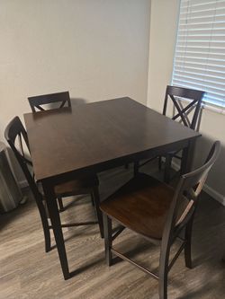 Dining Room Table + 4 Chairs