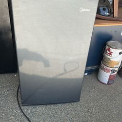 Midea Mini Fridge