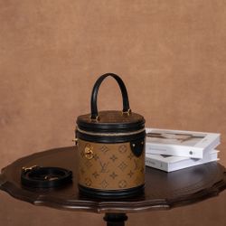 Louis Vuitton Women's bucket bag