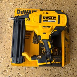 DEWALT 20V MAX* XR Cordless 18 Gauge Brad Nailer (Tool Only)