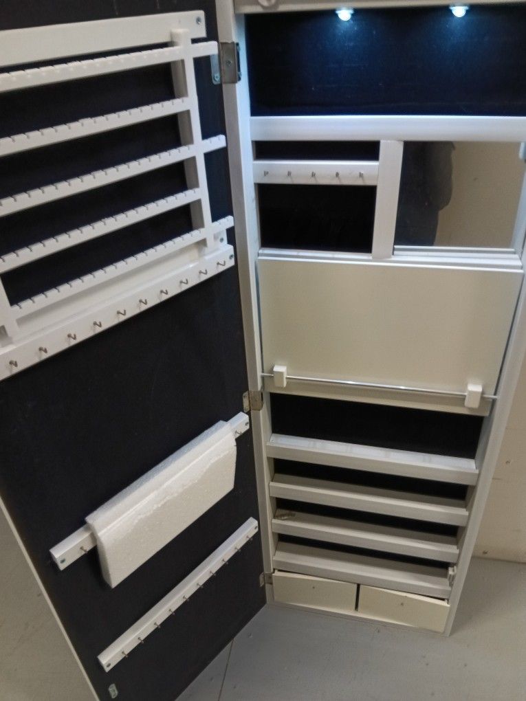 New Oob Mirror Jewelry Cabinet Beautiful High Quality!!