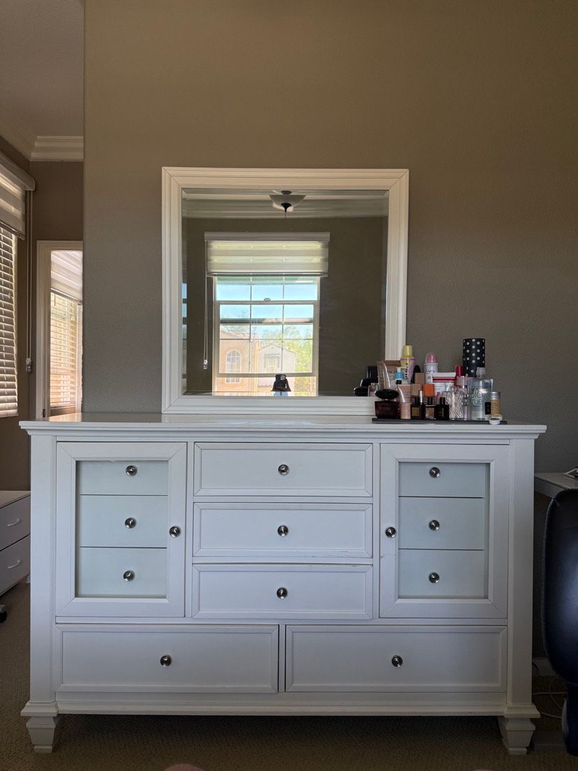 Complete 4-Piece Bedroom Set