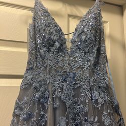 Light faded blue lace up back prom dress size 6. NEVER WORN- tag still on