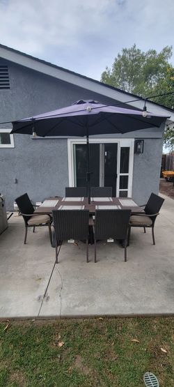 Broyhill Patio Table with Umbrella