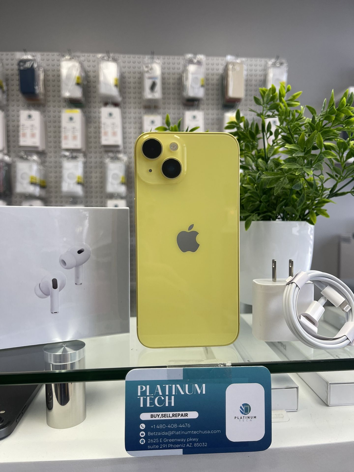 iPhone 14 Unlocked Yellow Color 128gb Like New ! AirPods Comes For Free!!!