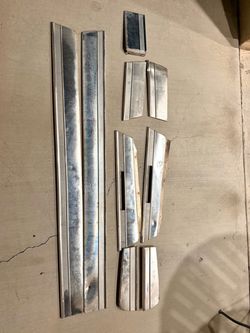 73-76 Monte Carlos Side moldings