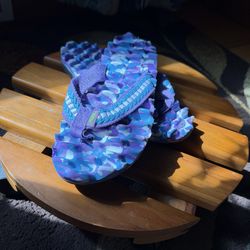 Frisky flip flops Ladies size 6