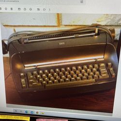 Vintage IBM Selectric typewriter, Includes 8 Elements For Specialized Typing  Check Second Photo To Preview Elements Asking $200 Or Best Offer    