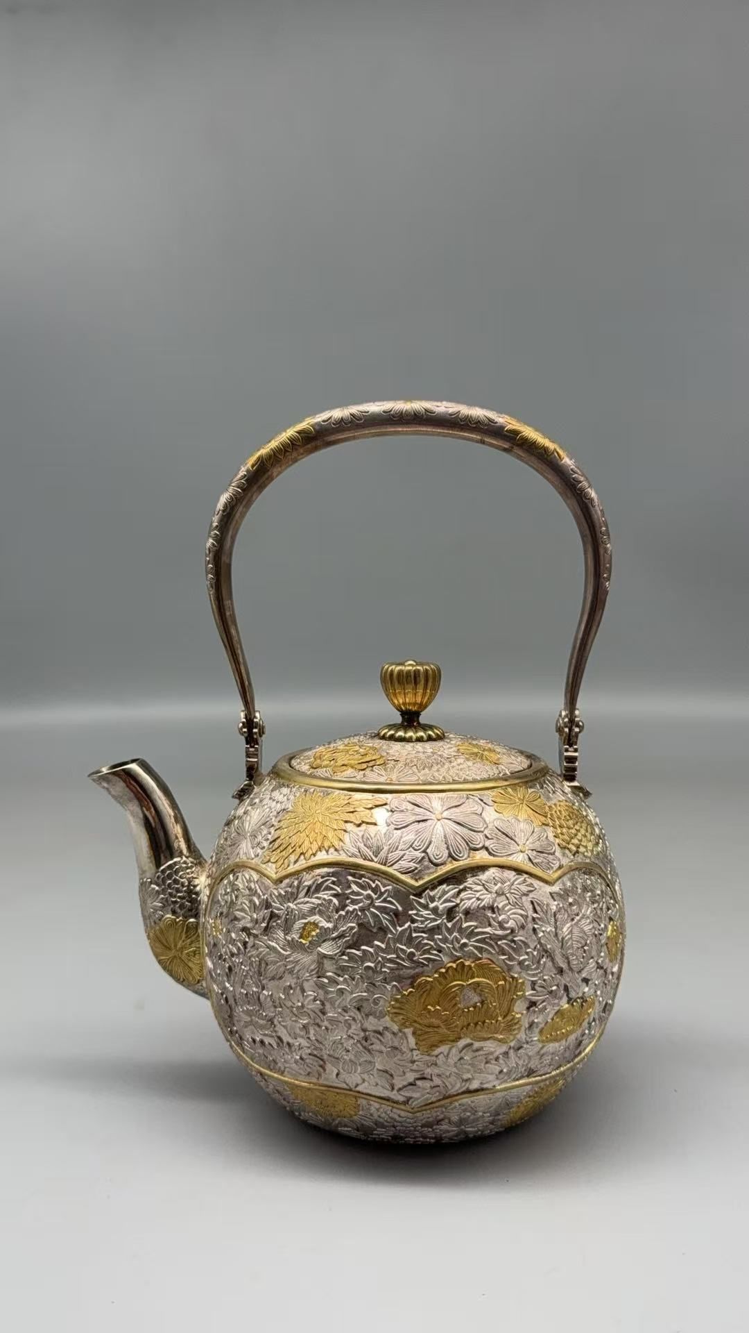 100%Sterling silver teapot, collector's edition