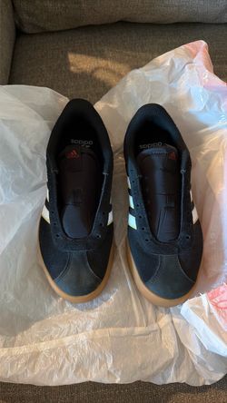 Adidas boys tenis shoes