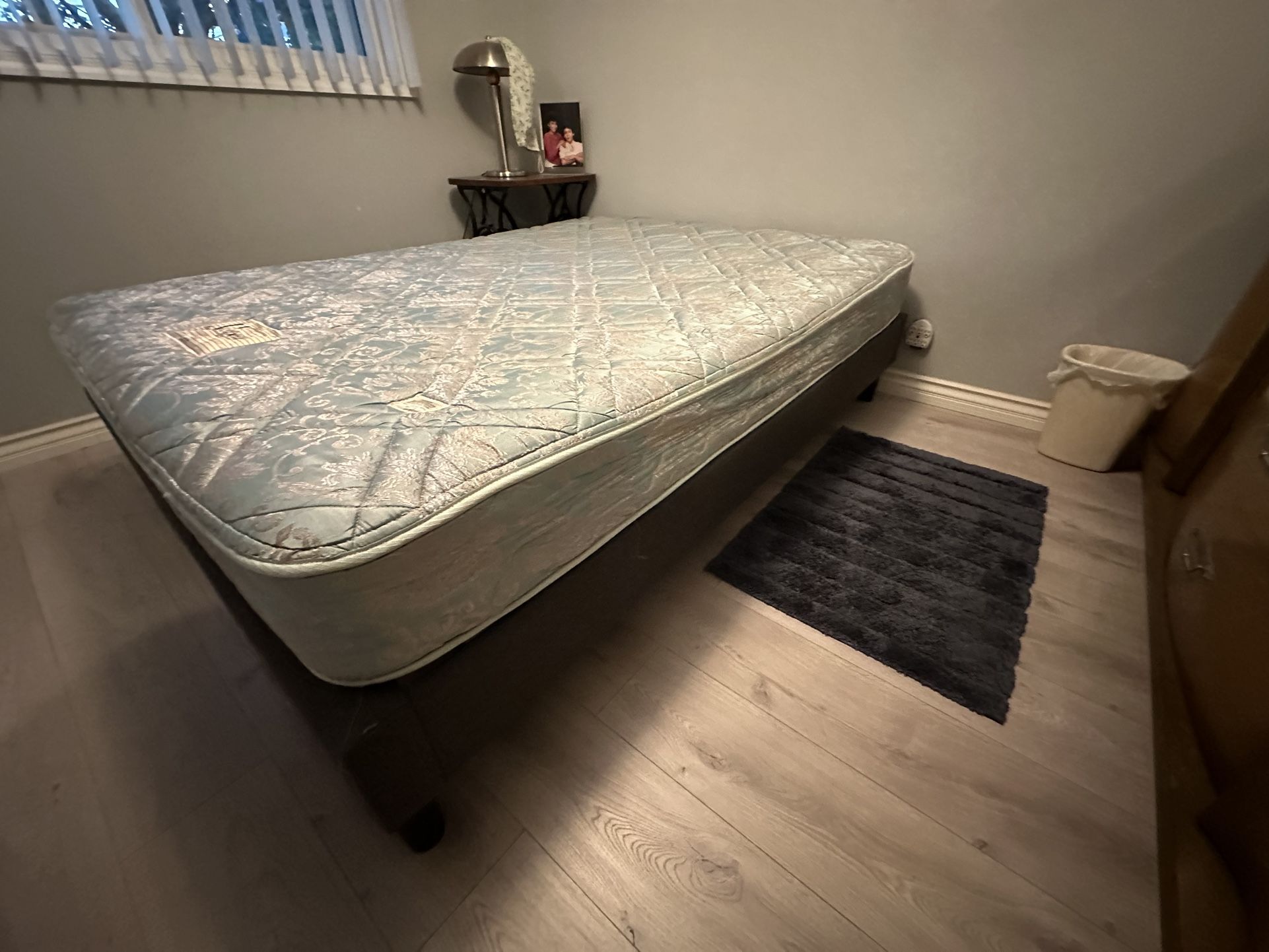 Queen Size Bed Frame And Mattress