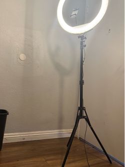 Ring light camera