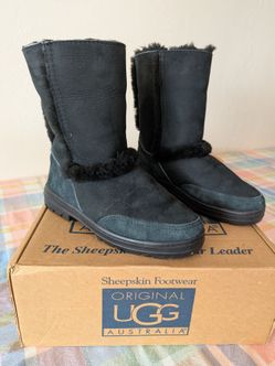 Women's ugg boots size 7