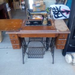 1910 Singer Sewing Machine