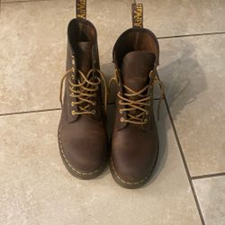 Mens Boots Doc Martins. 