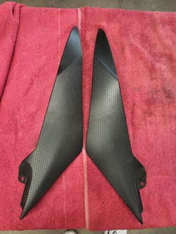 2008-16 yamaha R6 side tank covers. Parts