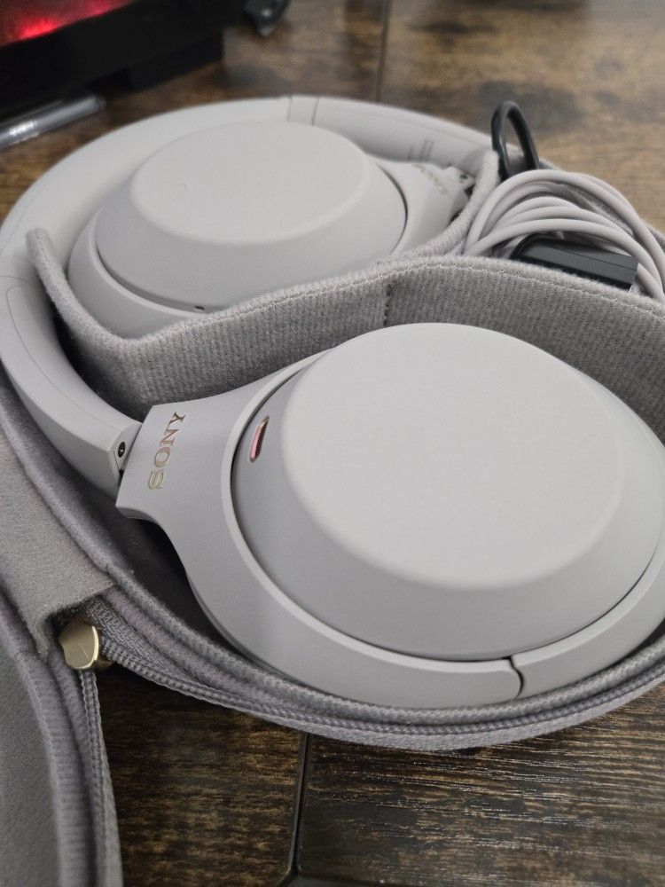 Sony WH-1000XM4 Wireless Premium Noise Canceling Overhead Headphones with Mic for Phone-Call and Alexa Voice Control, Silver WH1000XM4