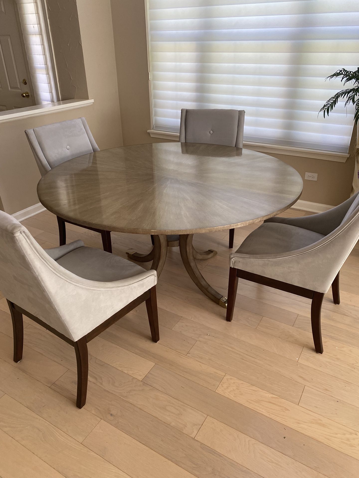 Dining Set with 4 Chairs. Pick Up In Glenview Only.