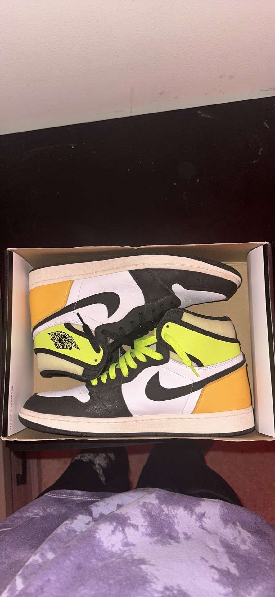 Jordan 1 Volt Golds
