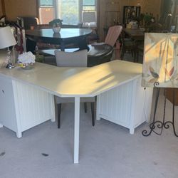 White / Ivory corner Desk Wood ( Pottery barn Teen)