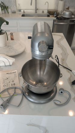 5.5 Quart Bowl-Lift Stand Mixer