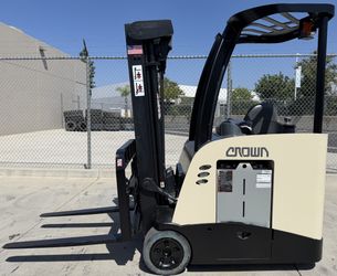2015 Crown RC5535-30 Stand-Up Counterbalance Forklift