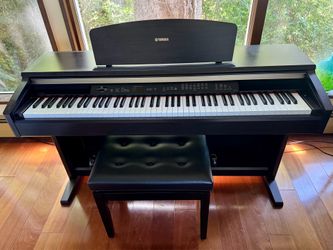 Yamaha YDP-223 Digital Piano Excellent Condition