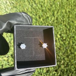 💎 VVS 0.5 CT Moissanite Stud Earrings 💎