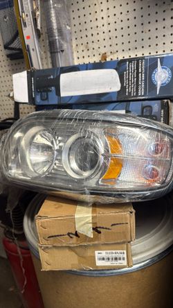 Peterbilt 379 Headlight