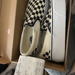 Vans Platform — Black & White Checkered — Women’s 9 / Men’s 7.5 — New in Box