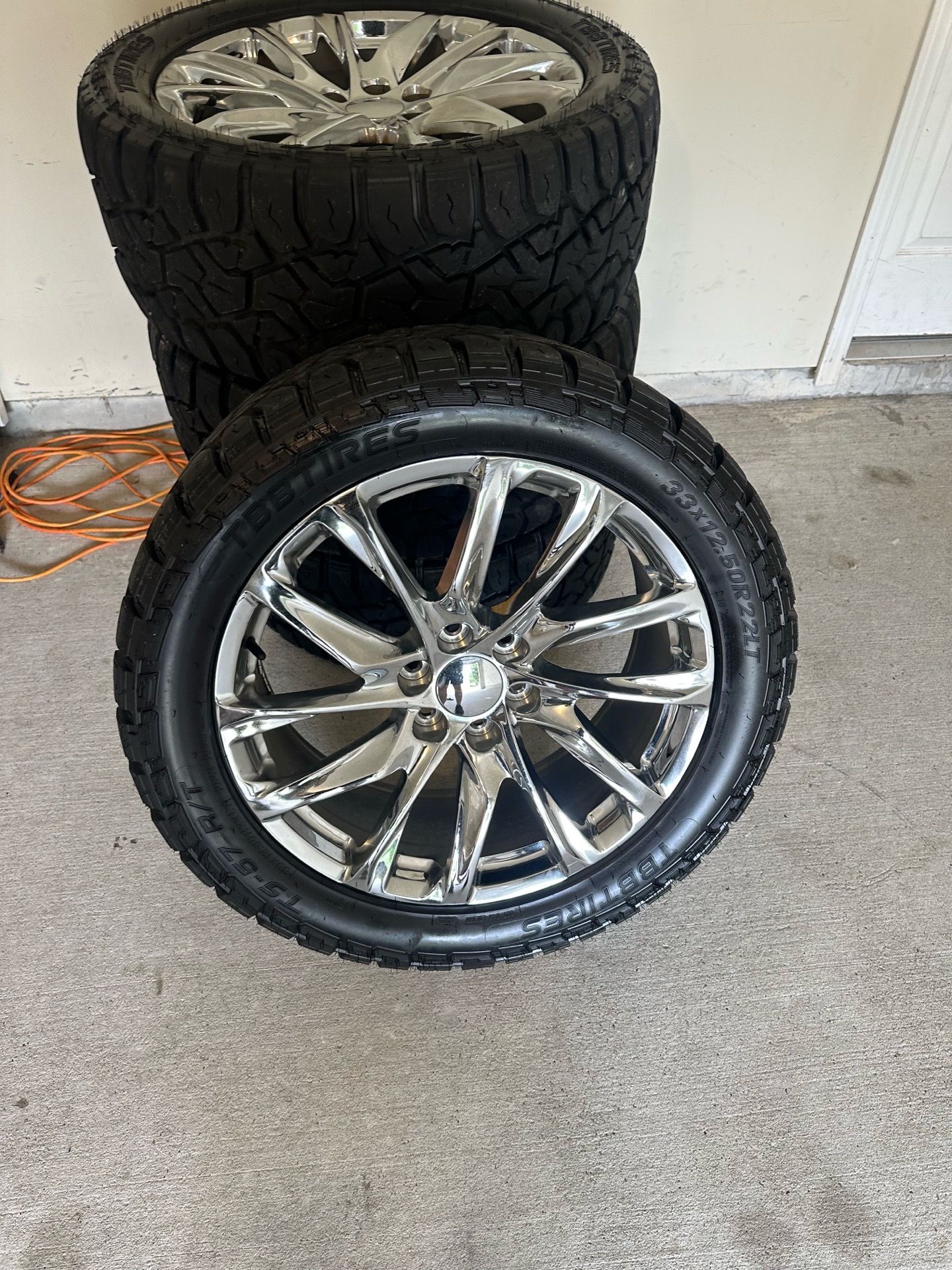 22” Chrome Rims & Tires Package – 35x12.50R22LT 🔥-NEGOTIABLE
