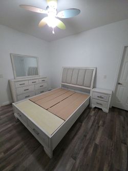 4 Pcs Queen Off White Wooden Bedroom Set NEW