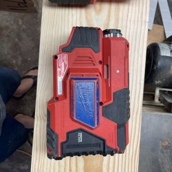 MILWAUKEE HAMMER VAC M12