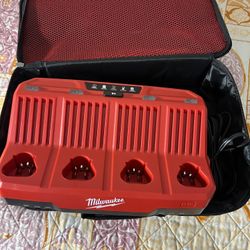 Milwaukee M12 Fuel Charging Station 