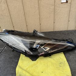 2025 CHEVROLET CORVETTE RIGHT SIDE HEADLIGHT OEM USED