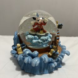 Disney Fantasia Sorcerer Mickey Mouse Musical Snowglobe