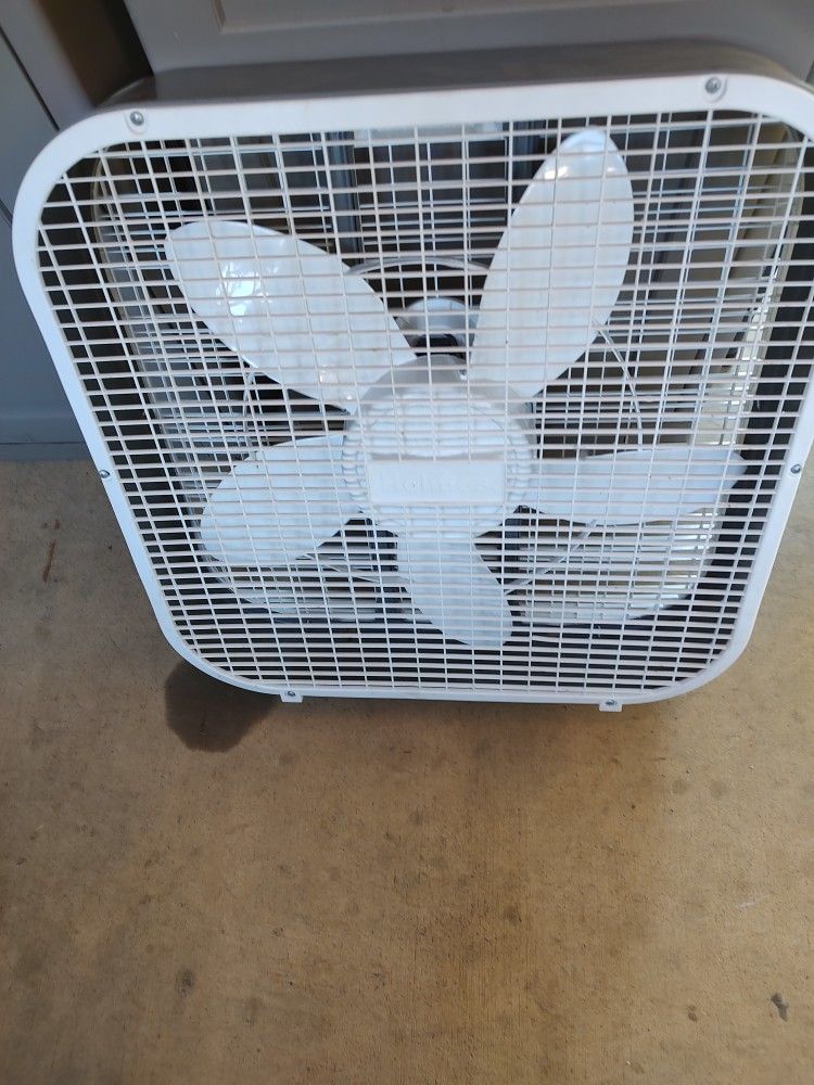 Like New Box Fan Works Great Local Pickup Cash On