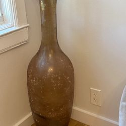 Elegant Floor Standing Vase – Perfect for Modern or Classic Home Décor 