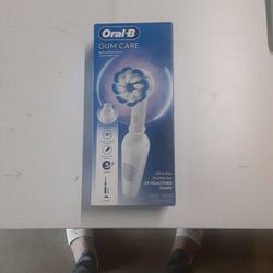 New Oral B Gum Care Rechargeable Toothbrush 