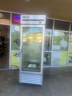 True commercial freezer LED 2026
