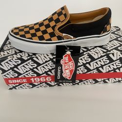 VANS CLASSIC SLIP-ON Size 4.0 Men / 5.5 Women .