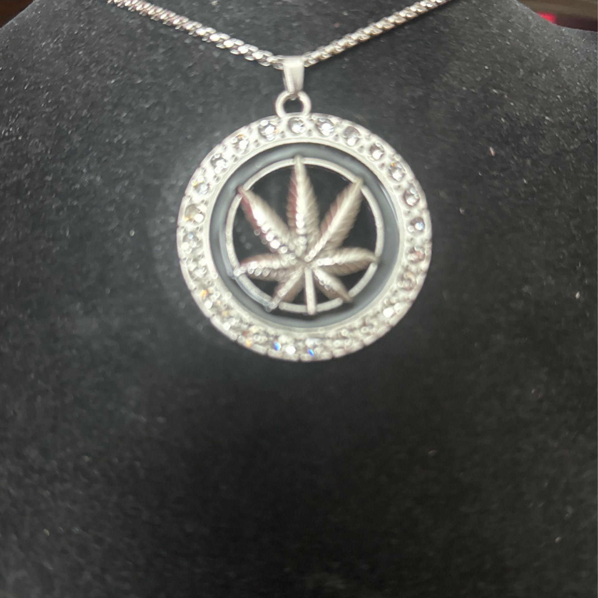 Necklace & Cannabis Leaf Plant Pendant 