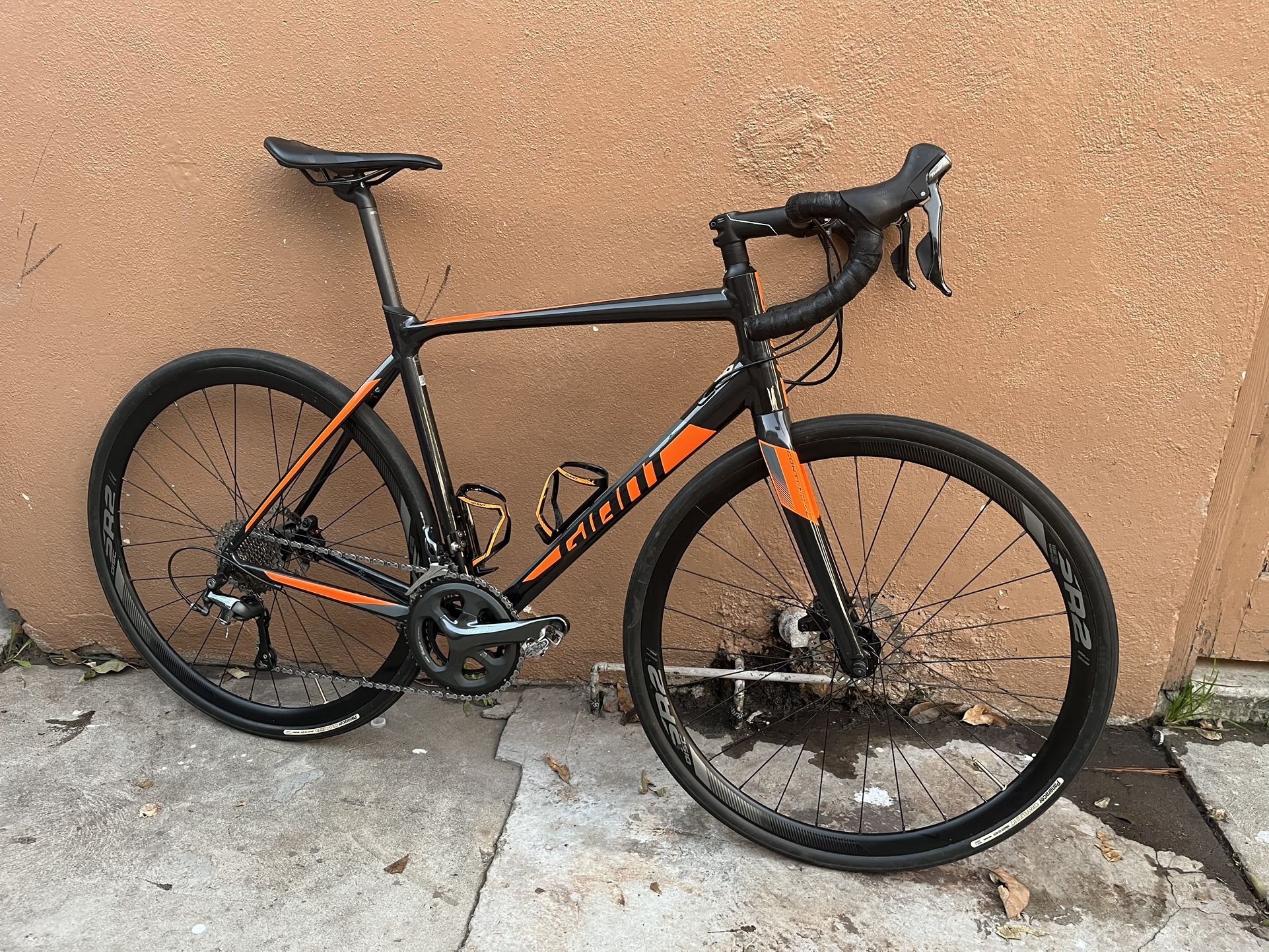 Giant Contend SL Disc Road Bike