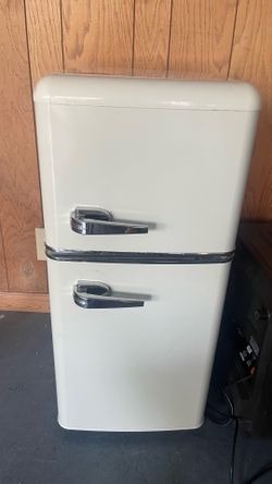 Mini refrigerator