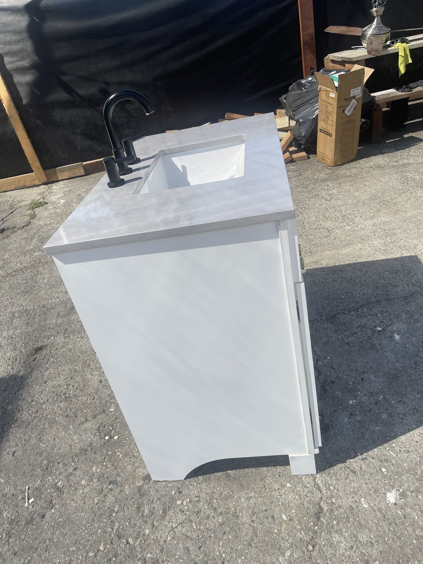 Bathroom Sink/ Sink Para Baño for Sale in Phillips Ranch, CA - OfferUp