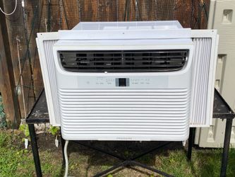 Frigidaire 12,000 BTU window air condition with remote control white AC