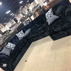 Night Love 🖤MIDNIGHT-MADNESS ONYX 4-PIECE LAF SECTIONAL WITH CHAISE